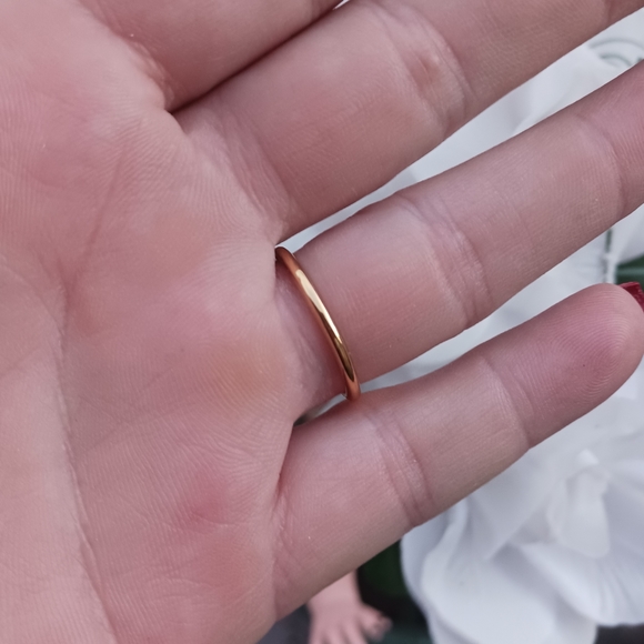 5/$20 - Gold Toned Round Cut Solitaire Ring - Size 8 - Picture 7 of 7